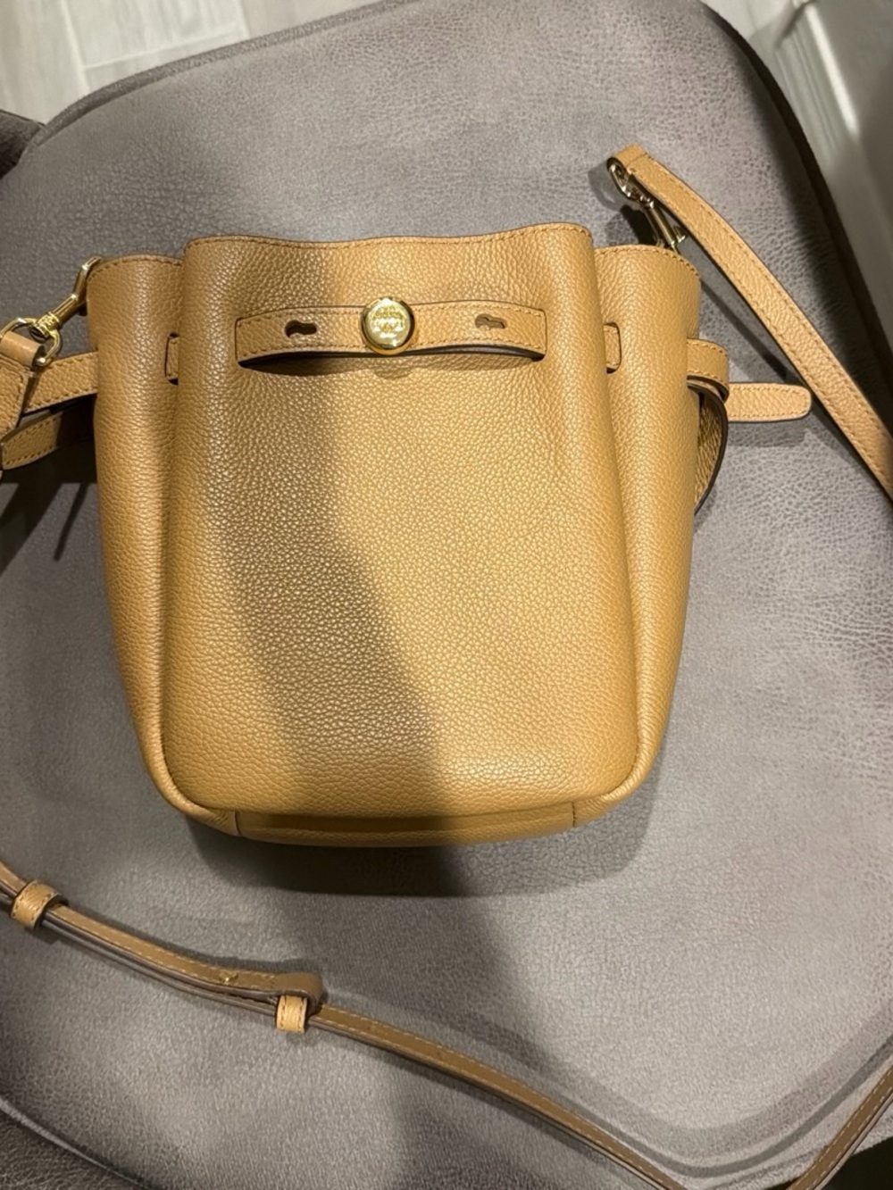 Tory Burch Tan Leather Bucket Romy Crossbody Bag Tiramisu